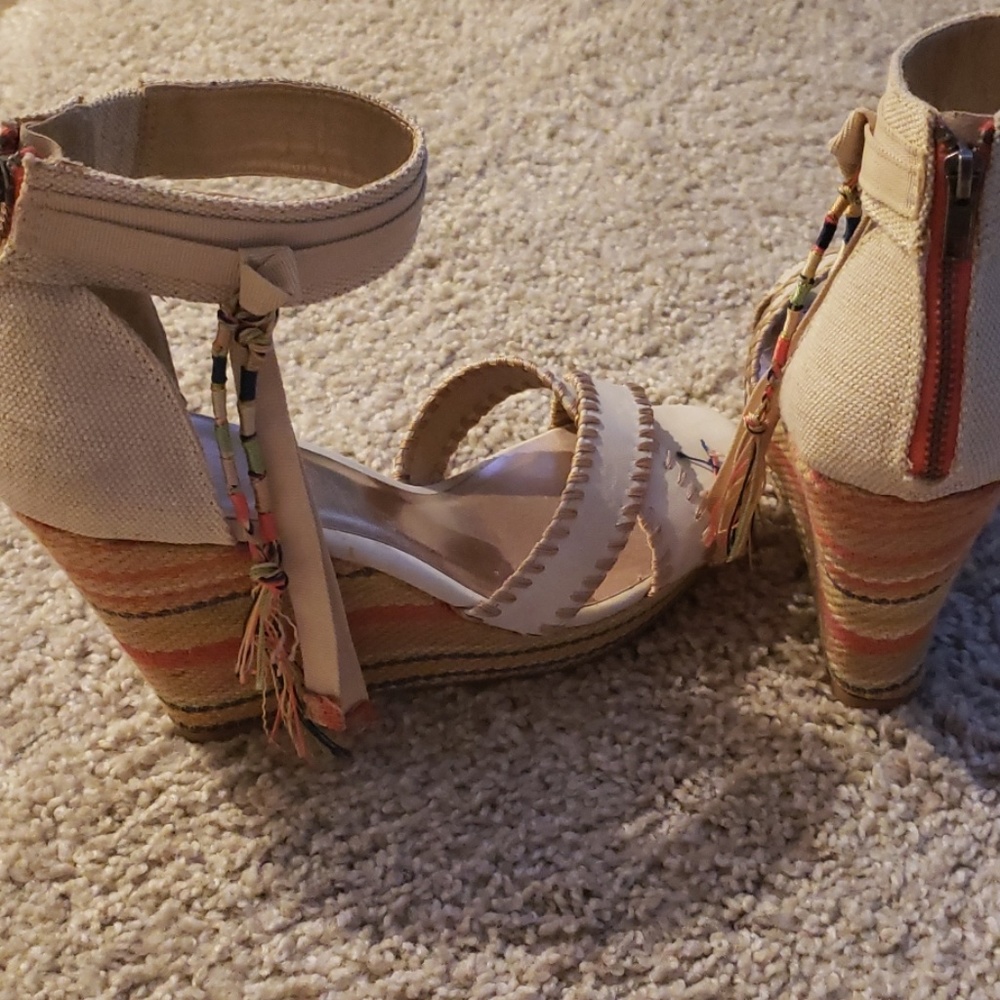 Buckle Wedges